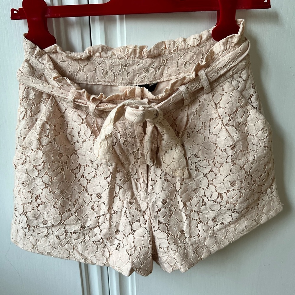 H&M Floral Lace, High-Waist Paperbag Shorts with Tie Waist in Cream